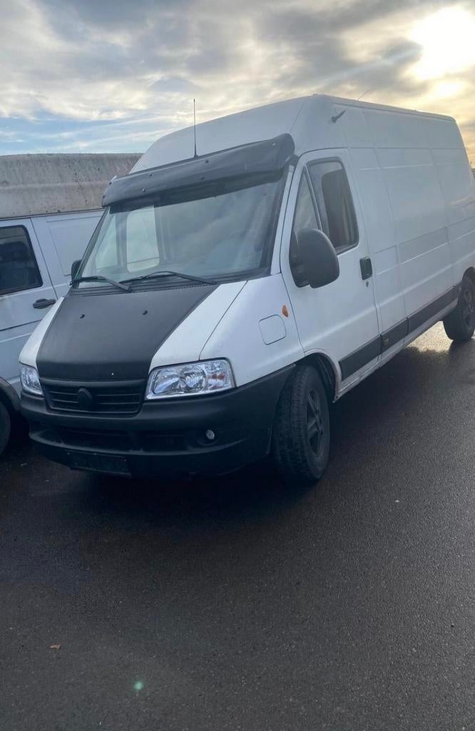 Pneus 205/70/15c sur jantes, en très bon état, 15 pouces, Véhicule utilitaire, 205 mm, Pneu(s)