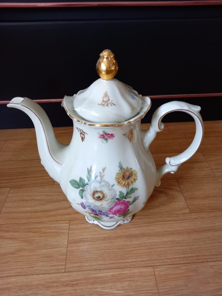 THÉIÈRE EN PORCELAINE JOLIMENT DÉCORÉE, Enlèvement ou Envoi