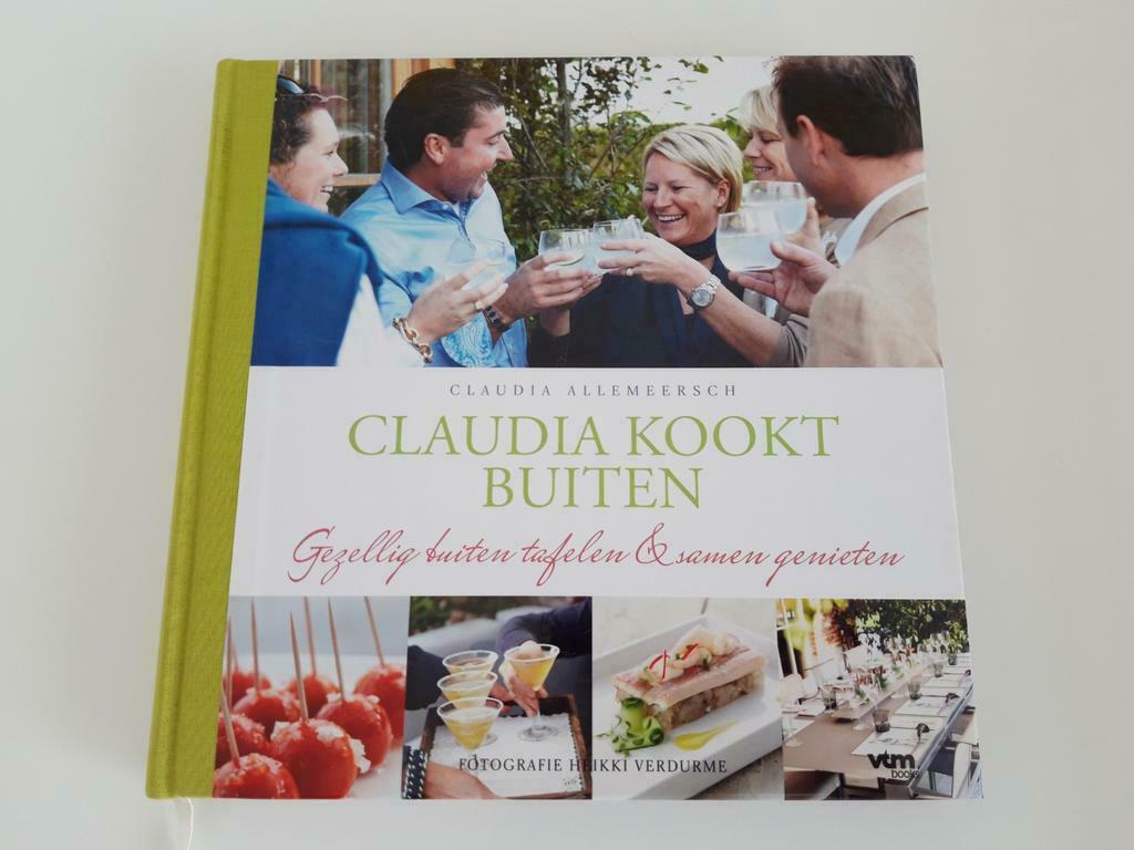 Kookboek 'Claudia kookt buiten', Enlèvement ou Envoi, Comme neuf, Régime et Alimentation