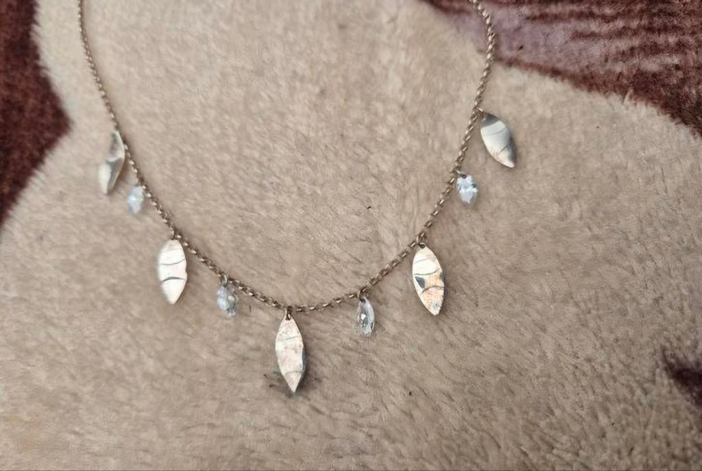 Zilveren ketting Victoria juwelen met bladeren en crystals, Handtassen en Accessoires, Kettingen, Zo goed als nieuw, Ophalen of Verzenden
