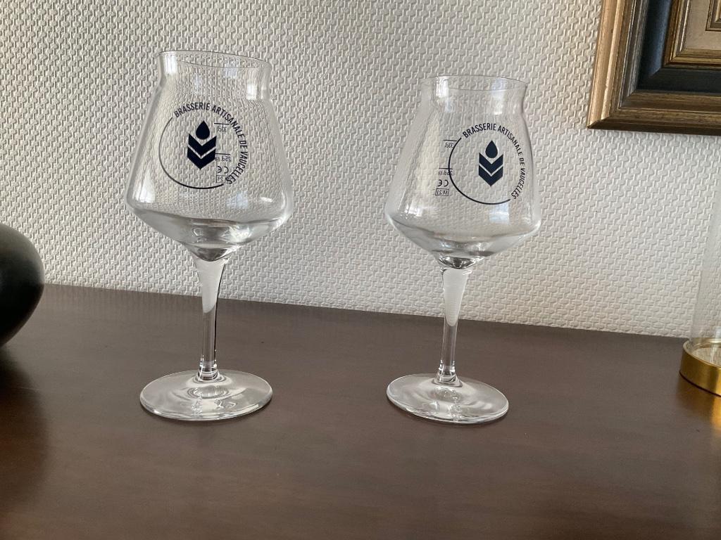 Lot de 2 verres brasserie artisanale de Vaucelle, neufs, Enlèvement ou Envoi, Neuf, Verre à bière