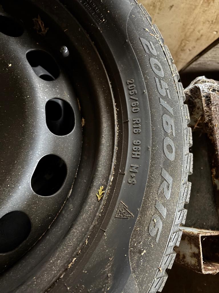 Winterbanden met velg 4 stuks, Ophalen, Gebruikt, 16 inch, Banden en Velgen