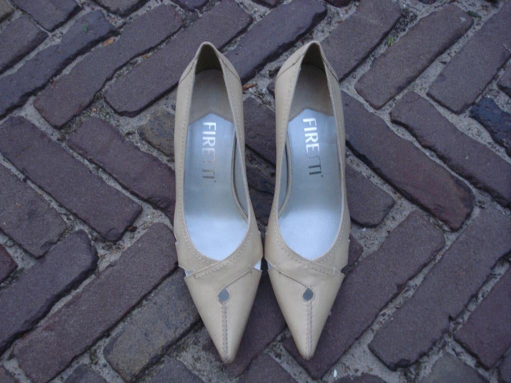 Gratis verzenden nieuwe beige firetti pumps mt 40, Neuf, Beige, Escarpins, Firetti 40