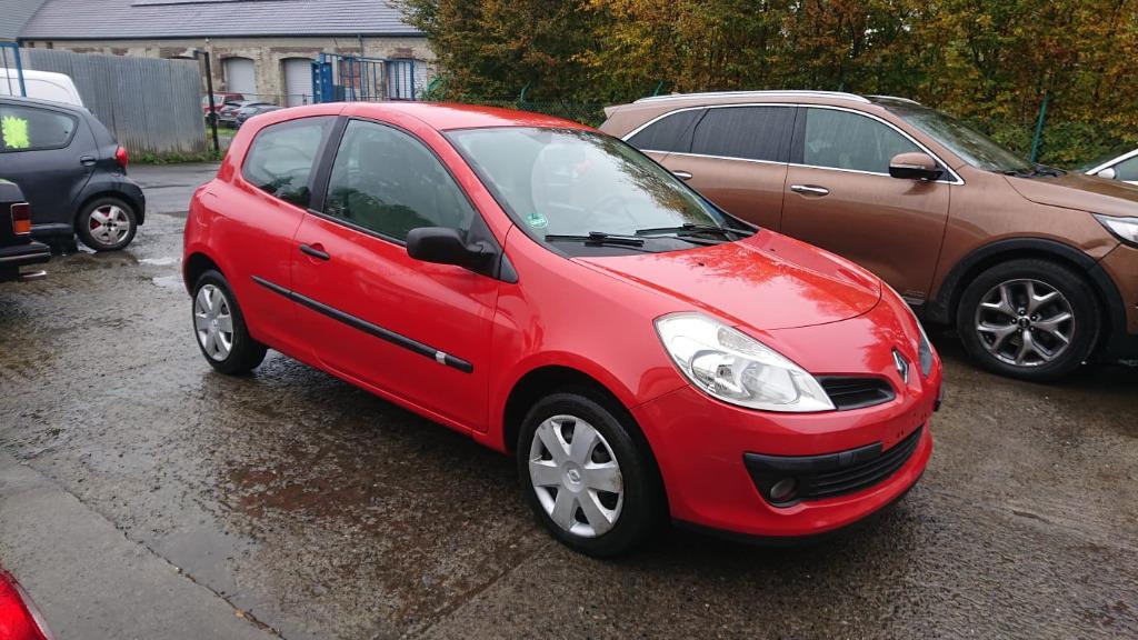 Renault clio 1200cc essence 2006 155000km ve clim, Auto's, Voorwielaandrijving, Stof, Zwart, Bedrijf