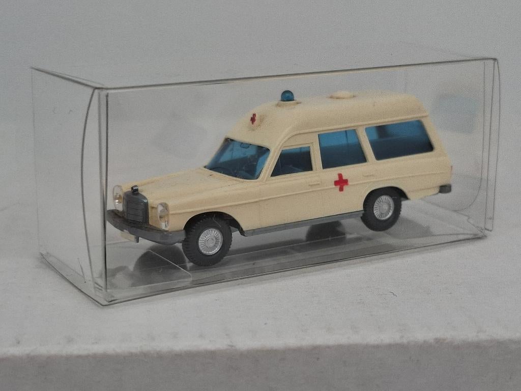 Ambulance Mercedes Benz Binz - Wiking 1/87, Envoi, Comme neuf, Voiture, Wiking