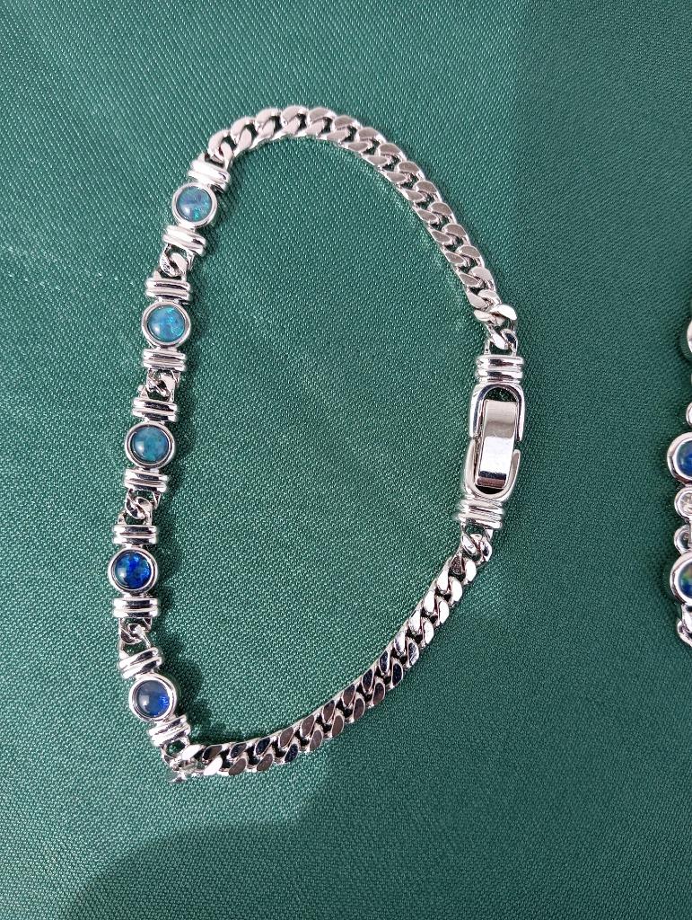 Zilveren armband met 5 maal natuurlijk Australisch opaal tri, Met edelsteen, Nieuw, Ophalen of Verzenden, Zilver