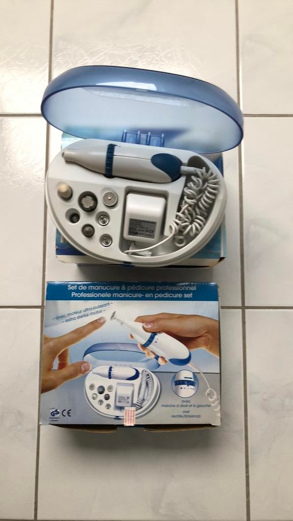 Manicure-en pedicure set, Ophalen, Zo goed als nieuw
