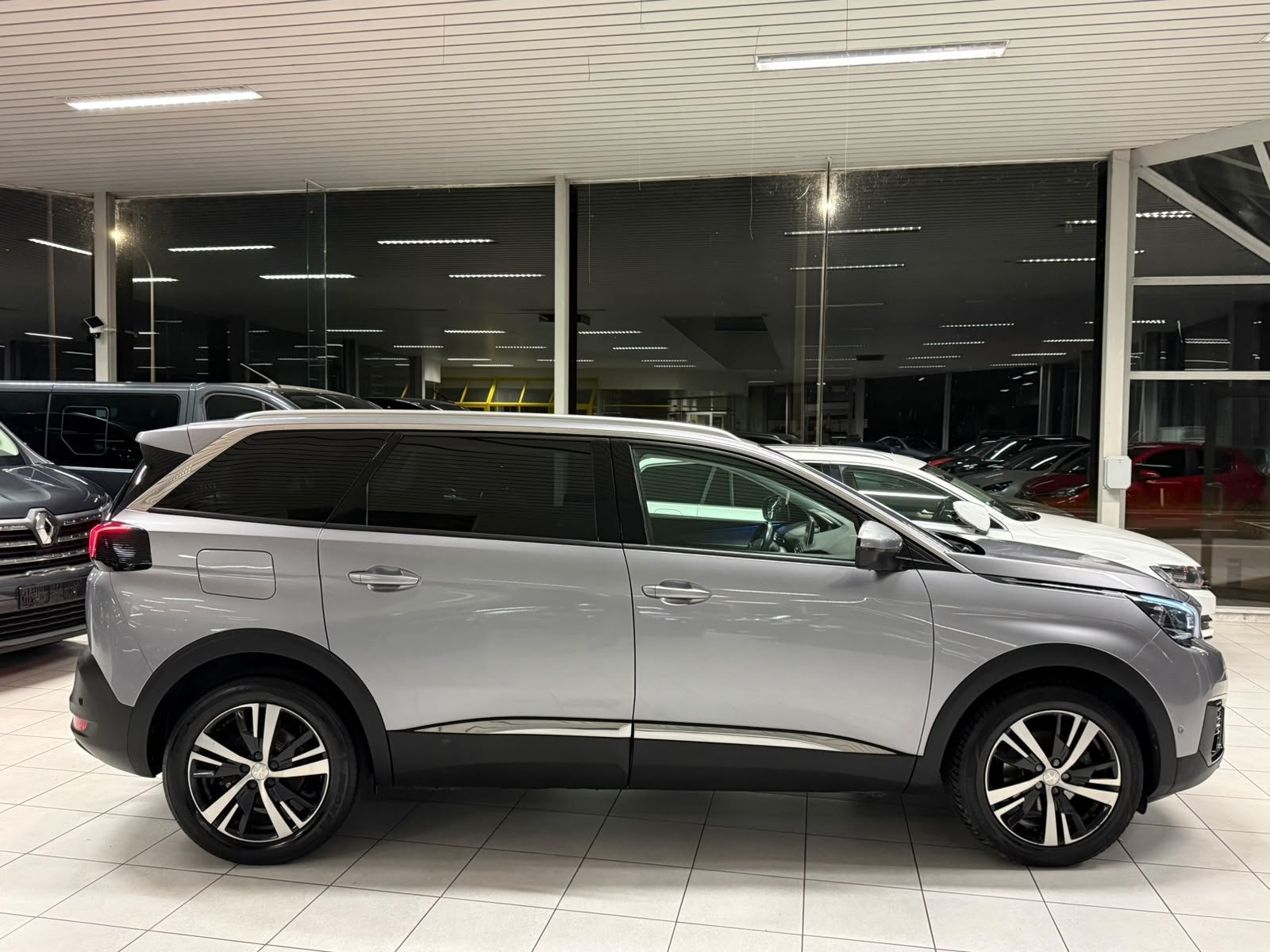 Peugeot 5008 1.5HDi 7 Places 96kW Euro 6d-TEMP-EV, 94 kW, Argent ou Gris, Achat, Euro 6
