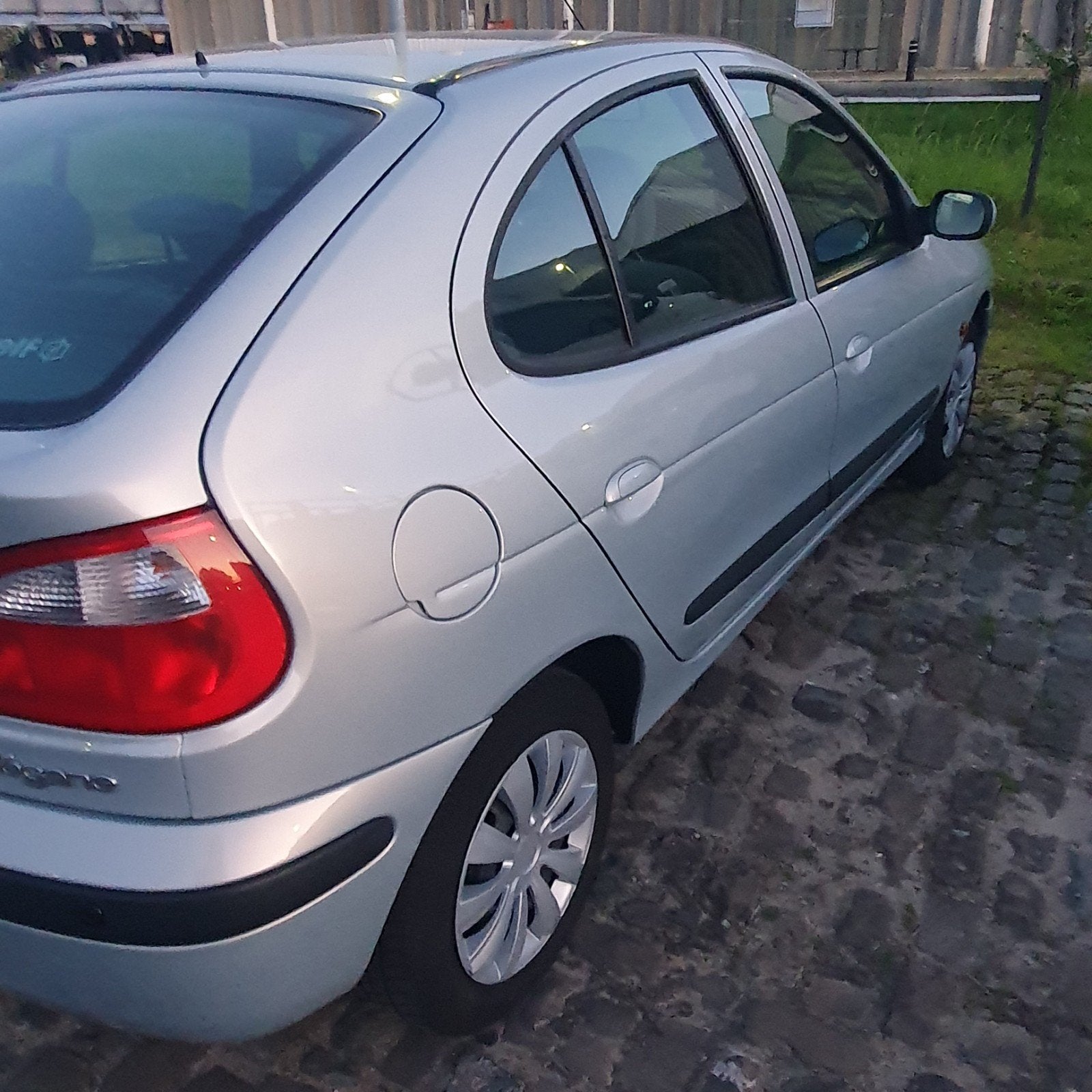 RENAULT MÉGANE 1.4 ESSENCE ( EURO 4 )  LEZ > 2030, Argent ou Gris, Achat, Particulier, Tissu