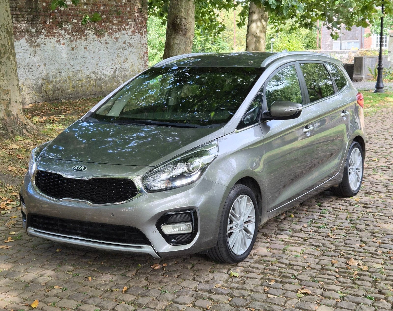 kia carens 7 place essence, Autos, Kia, Argent ou Gris, Achat, Euro 6, Boîte manuelle