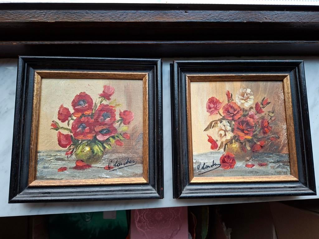 Twee schilderijtjes, rode bloemen, Ophalen