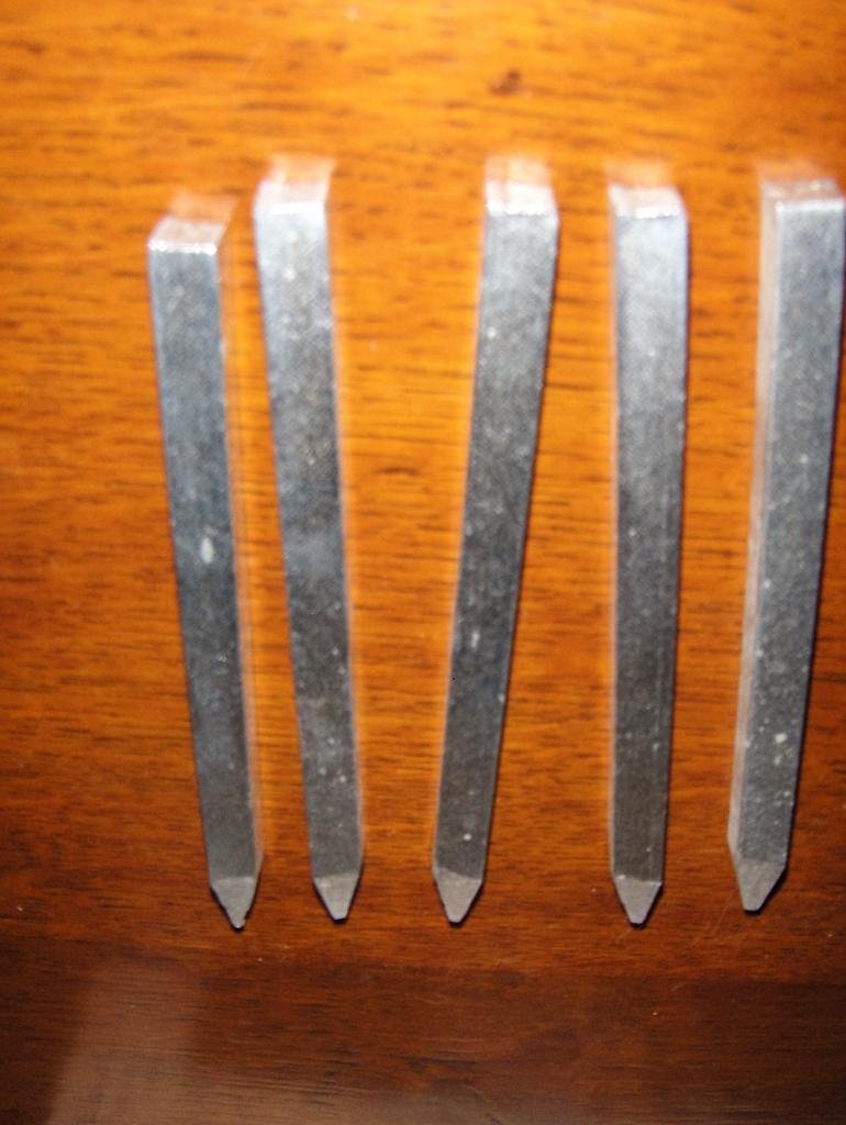 31 pointes de 12 cm pour 8€, Bricolage & Construction, Quincaillerie & Fixations, Enlèvement ou Envoi, Neuf