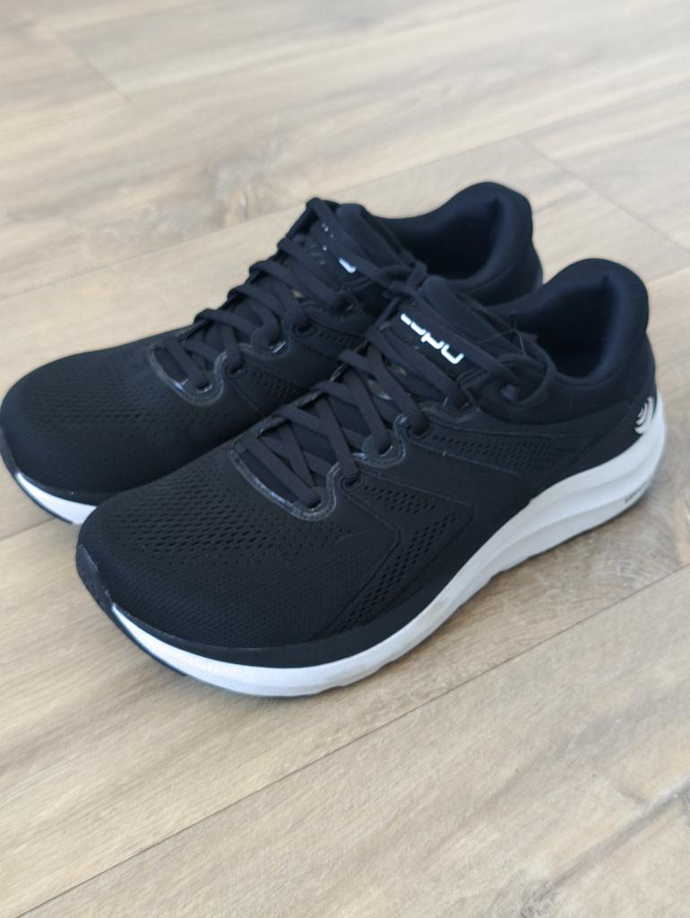 Topo Athletic Phantom 2 - taille 44, Vêtements | Hommes, Chaussures, Enlèvement ou Envoi, Comme neuf, Noir, Chaussures de sport