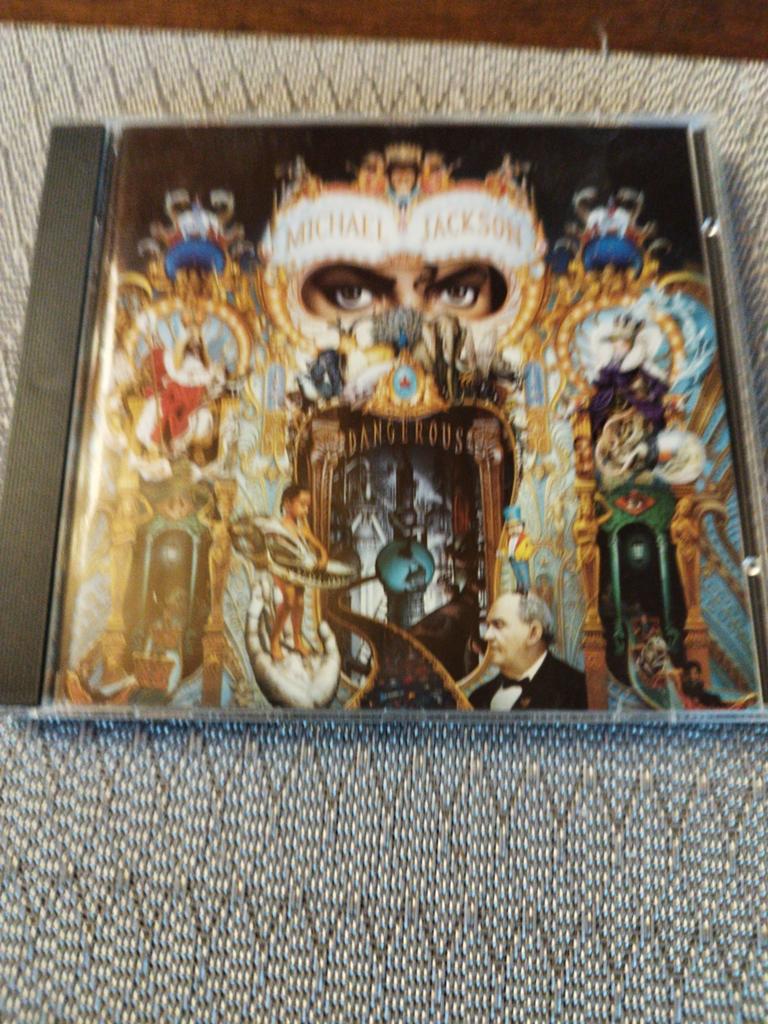 Michael Jackson cd, Ophalen