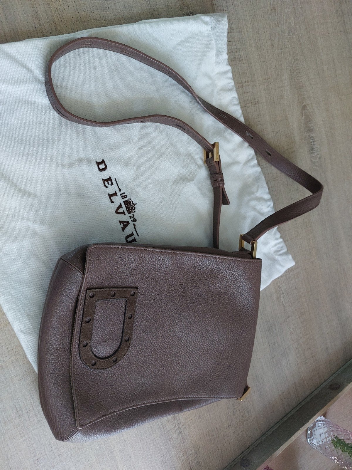 Delvaux Louise Baudrier taupe, Handtassen en Accessoires, Ophalen, Zo goed als nieuw, Overige kleuren, Schoudertasje