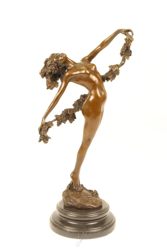 Sculpture française classique en bronze « La vigne »