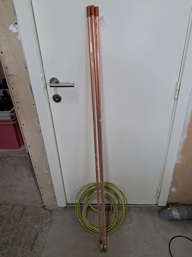 3 piquets de terre + accessoires, Bricolage & Construction, Enlèvement, Neuf, Autres types