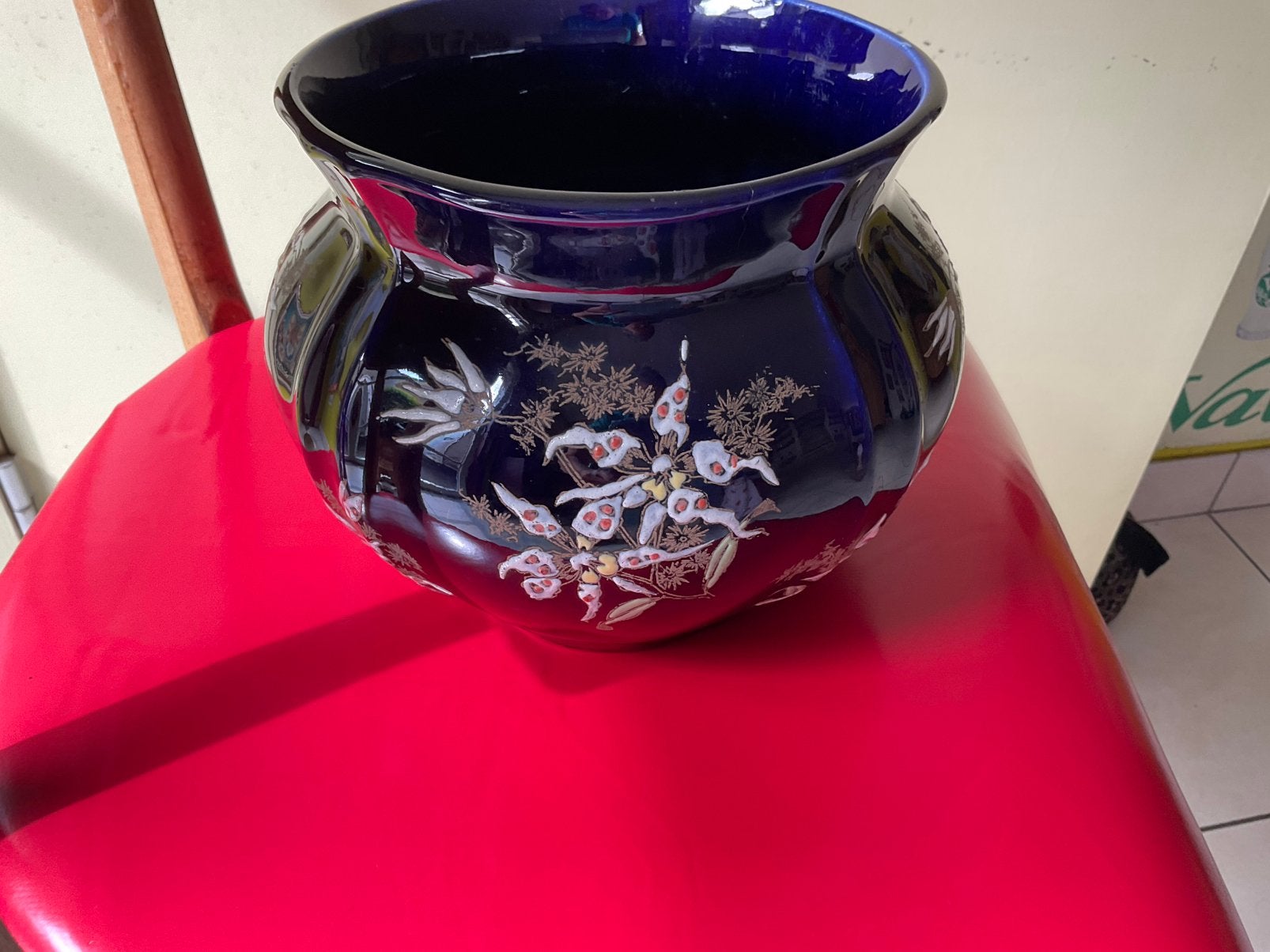 Vintage kobalt blauwe keramische vaas met bloemmotieven, Antiek en Kunst, Ophalen of Verzenden