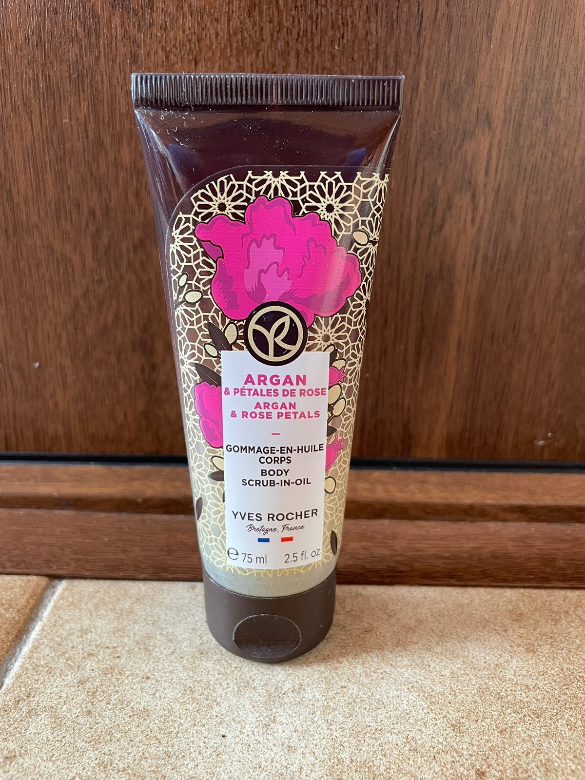 Gommage corps YR Argan et pétales de roses, Handtassen en Accessoires, Uiterlijk | Lichaamsverzorging, Ophalen of Verzenden, Nieuw