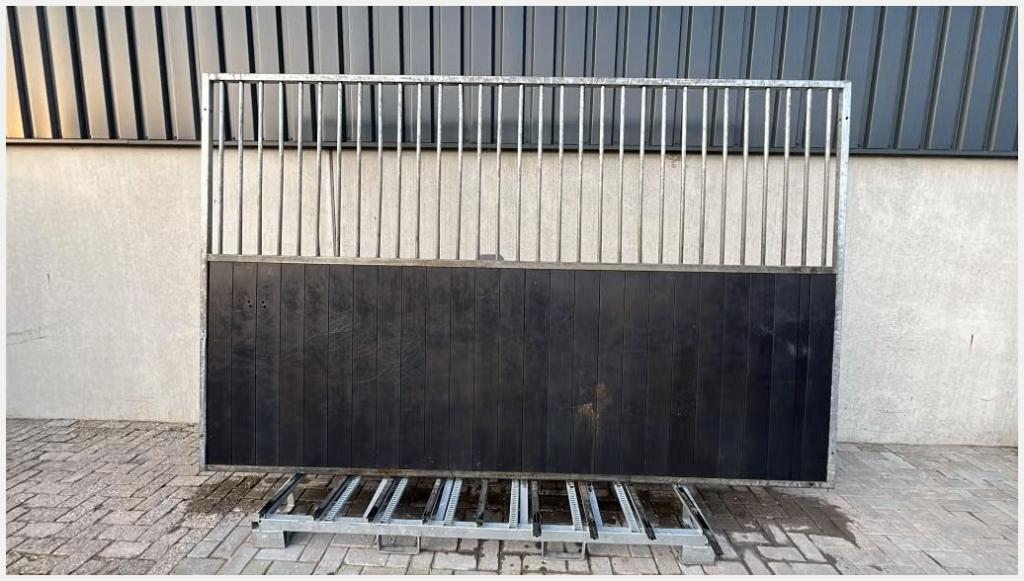 Tussenwand boven tralies | 3500 x 2200 mm. | B-Keuze, Weidegang, 4 paarden of pony's of meer