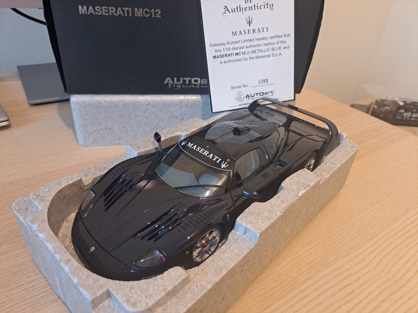 Maserati mc12 Road Version AUTOART Signature 1/18, Ophalen of Verzenden, Auto, Autoart