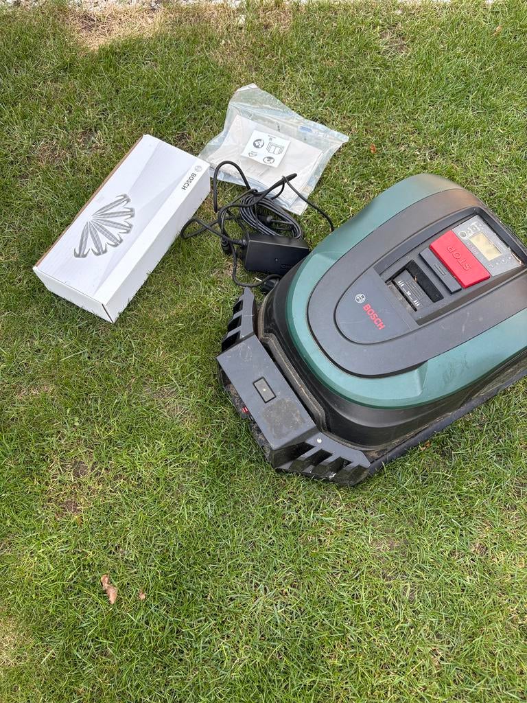 Bosh robotmaaier, Tuin en Terras, Ophalen, Zo goed als nieuw