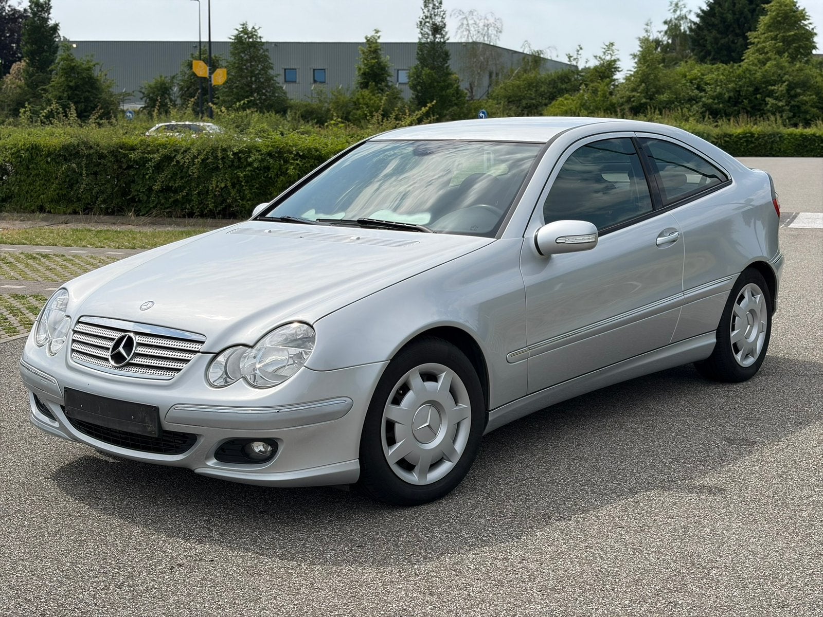 Mercedes Classe C160 coupe automatique avec 86 000km, 90 kW, Argent ou Gris, Achat, Entretenue par le concessionnaire