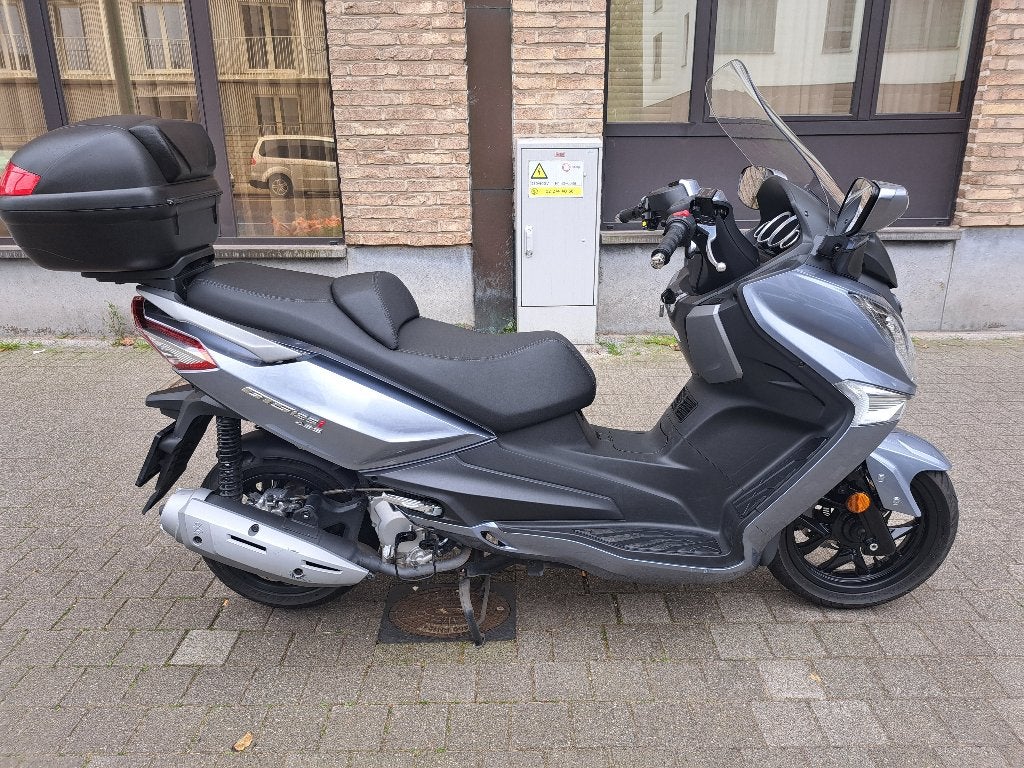 Sym Joymax 125 uit 2017 6450 kilometer foutloos