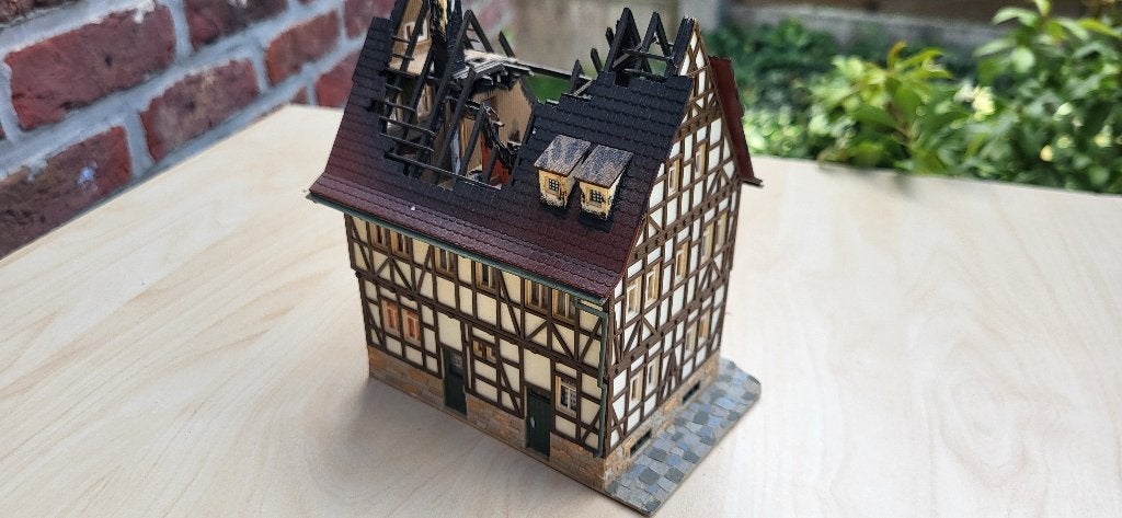vollmer H0 43728 brandend huis met rood lampje, Enlèvement ou Envoi, Comme neuf, Pont, Tunnel ou Bâtiment