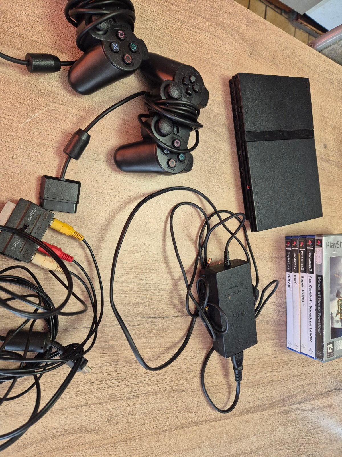 playstation 2 met 5 spelletjes, Games en Spelcomputers, Met games, Zwart, Met 2 controllers, Ophalen of Verzenden
