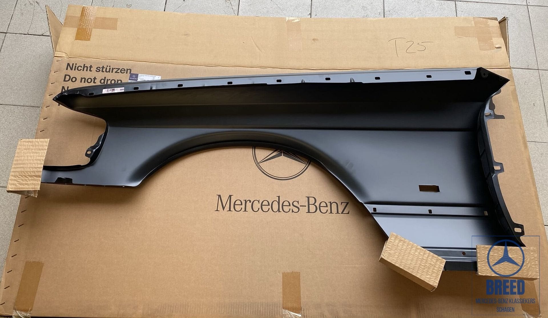 NOS voorscherm / spatbord rechts voor Mercedes-Benz W126, Ophalen, -, Nieuw, Spatbord