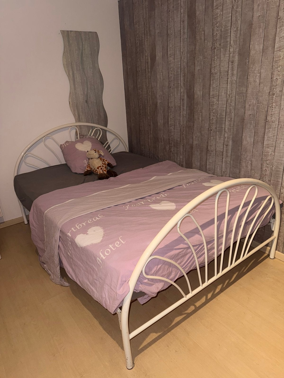 Slaapkamer meubels bed nachtkasje make-up tafel, Huis en Inrichting, Slaapkamer | Complete slaapkamers, Ophalen, Zo goed als nieuw