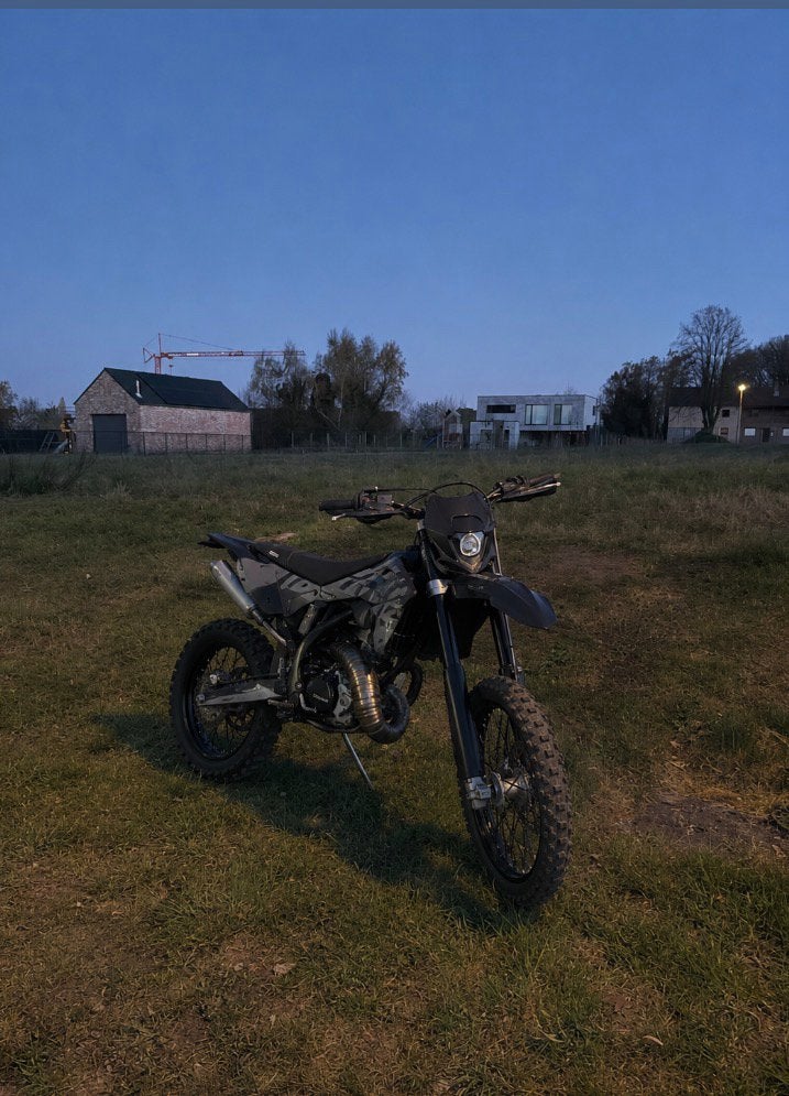 Defecte Brommer/scooter gezocht onder 180€ met papieren, Fietsen en Brommers, Ophalen, Zo goed als nieuw