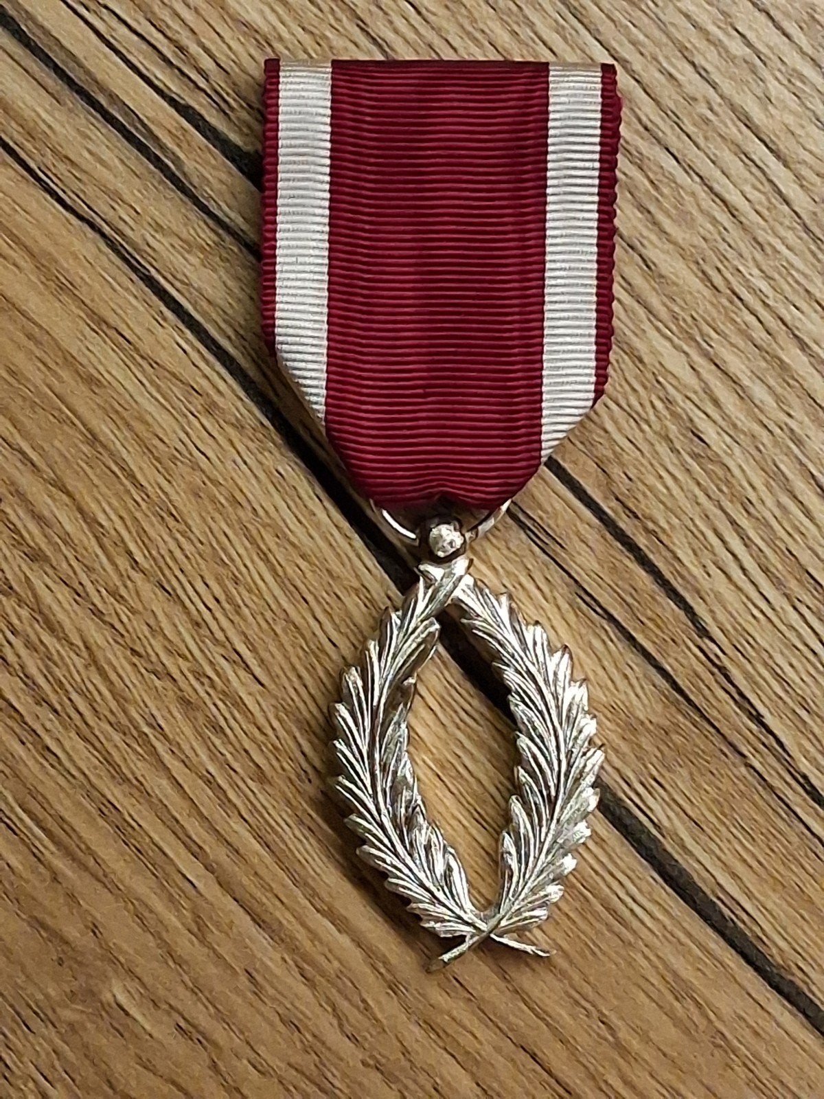 Palmes d'argent dans l'Ordre de la Couronne, Collections, Envoi