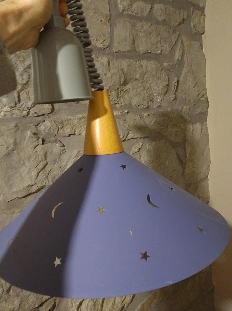 Suspension bleue avec étoiles, Enlèvement