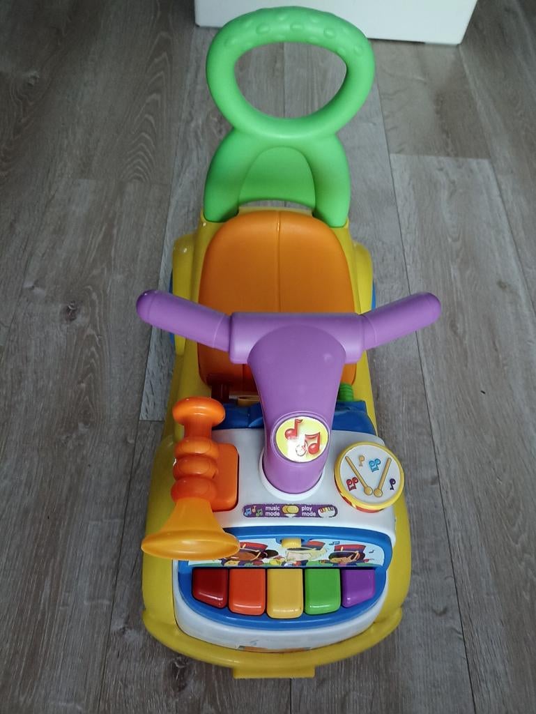 Camion porteur musical fisher price à partir d'1 an, Ophalen