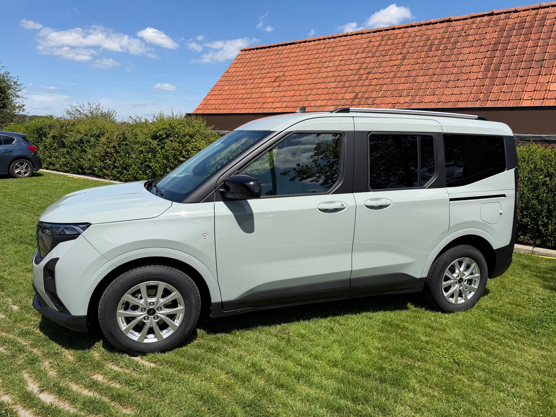 Ford Tourneo Courier Ecoboost Titanium (bj 2025), Euro 6, Overige kleuren, 152 g/km, Grijs