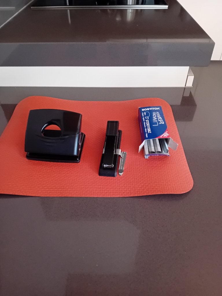 Perforator + nietjesmachine, Diversen, Schoolbenodigdheden, Ophalen, Gebruikt