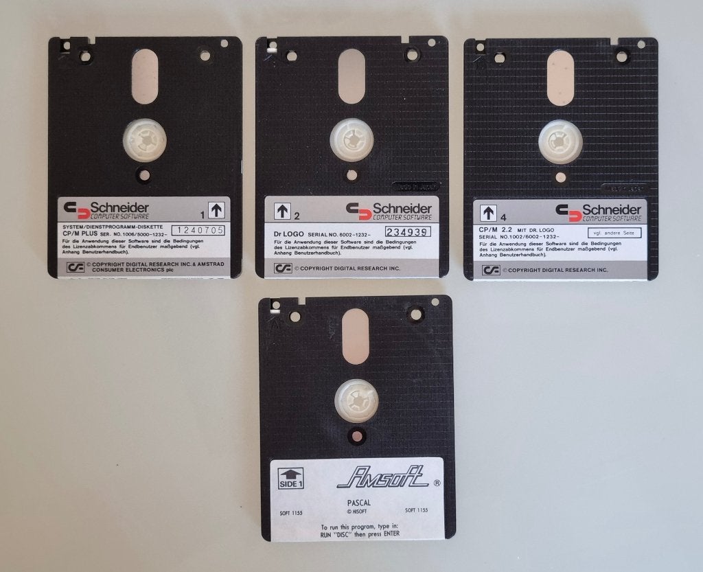 AMSTRAD SCHEINDER software, Informatique & Logiciels, Envoi, Utilisé