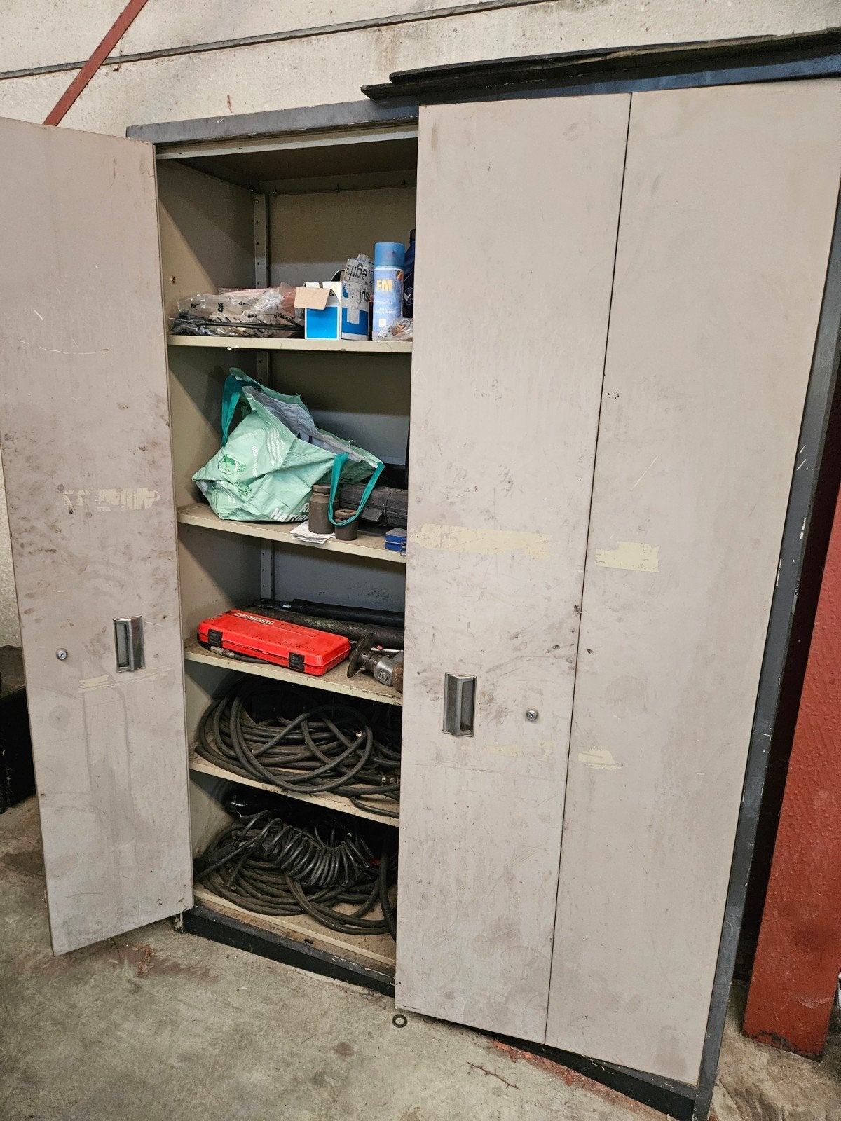 3 metalen werkkasten met heel stevige lades, Ophalen