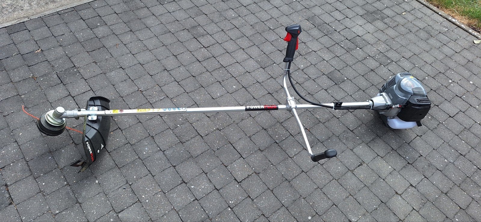 Debroussailleuse Thermique 2T puissant
Avec fil , lames , ac, Enlèvement