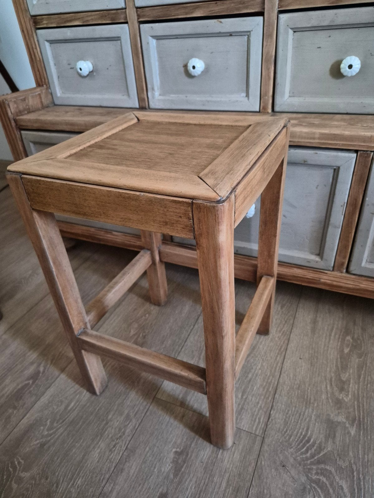 Tabouret vintage en bois en superbe état, Maison & Meubles, Tabourets, Enlèvement ou Envoi, Bois