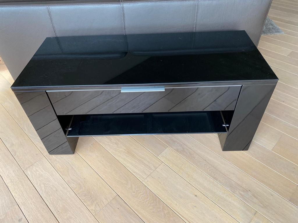 Zwart hoogglans kastje. Kan dienen voor TV., Ophalen, Zo goed als nieuw
