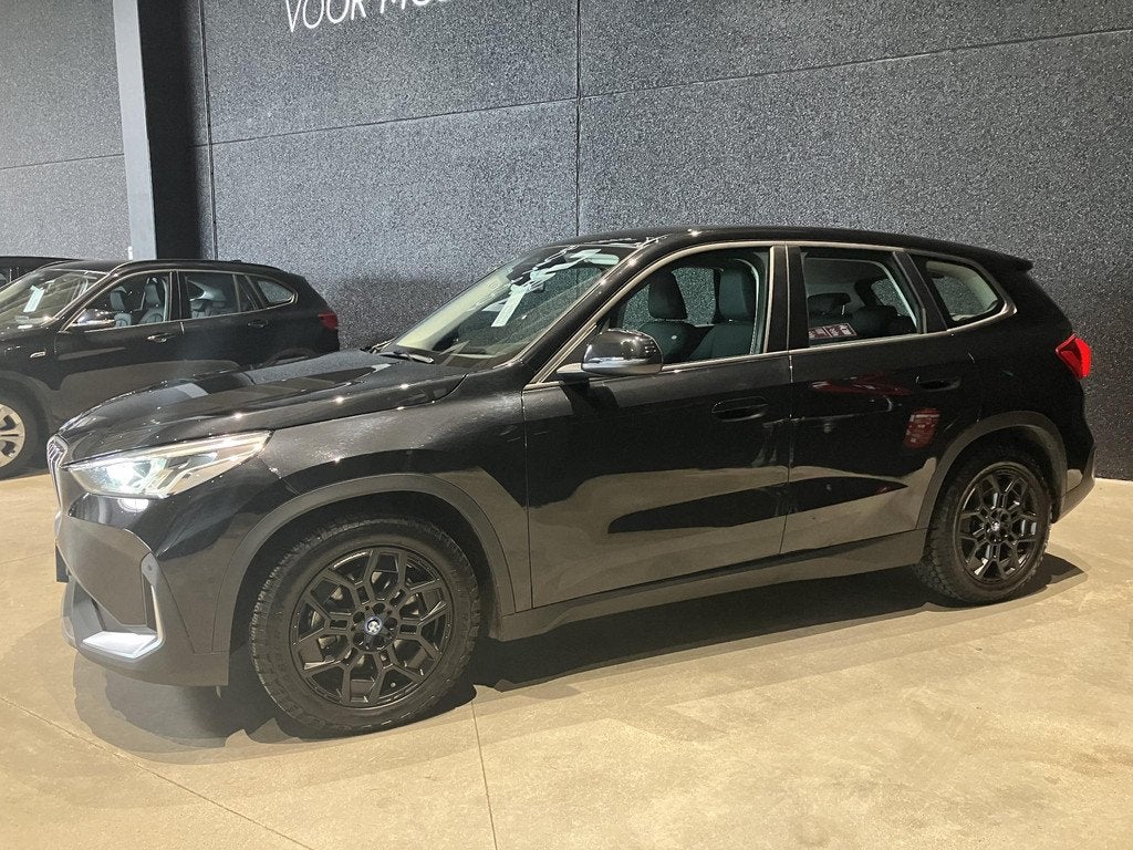 BMW iX1 xDrive30 230kW CAMERA | APPS | LED | NAVI, Auto's, Automaat, Gebruikt, Zwart, 313 pk
