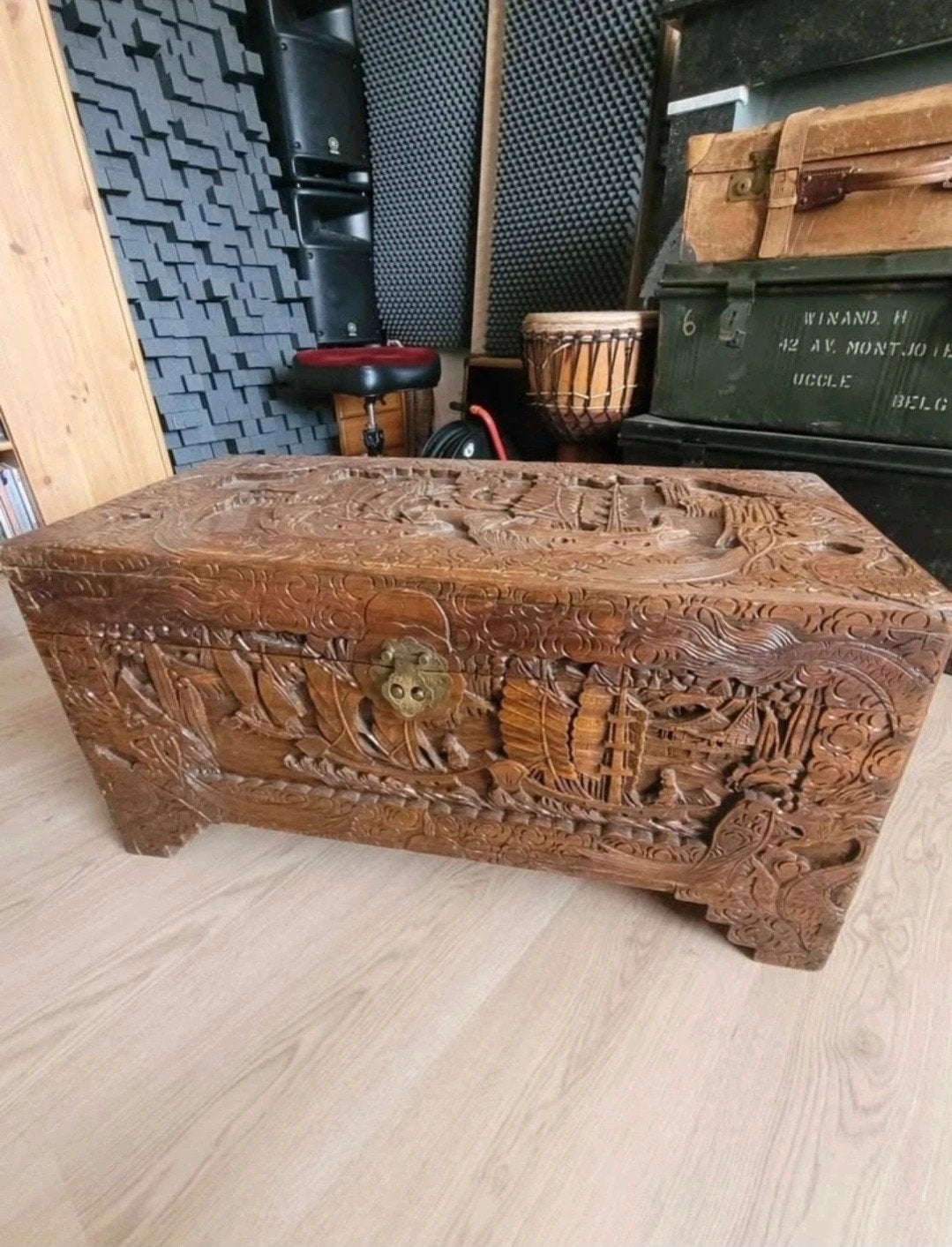 Coffre sculpté camphrier marine asiatique chinoiserie bateau, 50 à 100 cm, Comme neuf, Enlèvement, 5 – 50