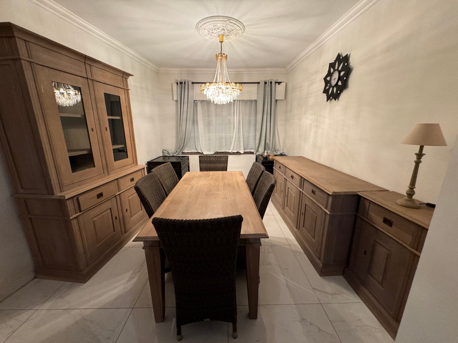 Eetkamer, Enlèvement