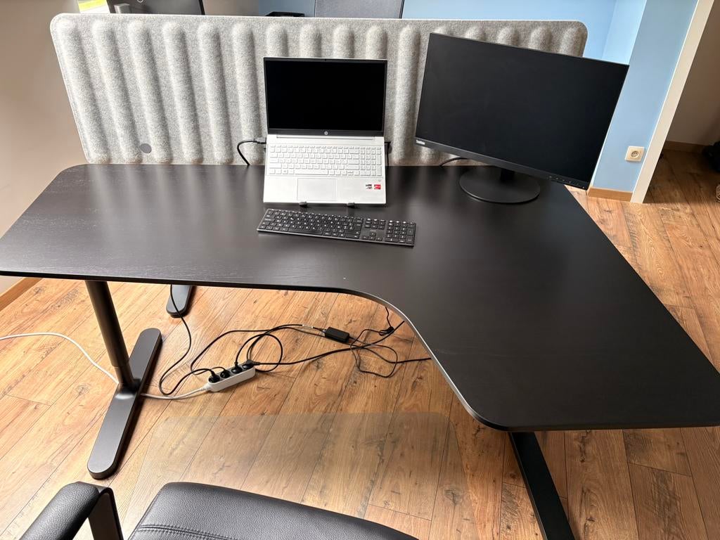 Bekant hoekbureau met stoel en ladeblok, Ophalen, Zwart, 160 cm, Hout