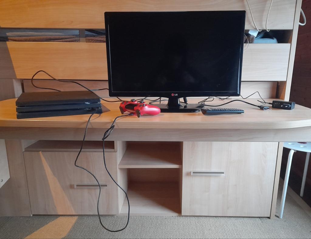 Sony PS4 Pro + 1 manette Sony PS4 DualShock rouge + télévise, Avec 1 manette, Enlèvement, Utilisé, 1 TB