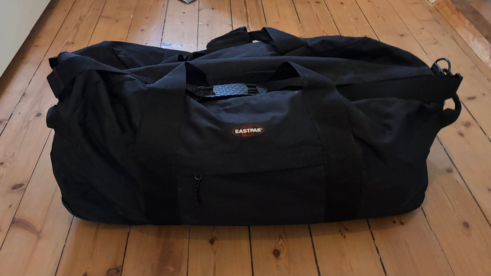 Grand chariot de voyage Eastpack, Bijoux, Sacs & Beauté, Enlèvement, Utilisé, Noir, 80 cm ou plus