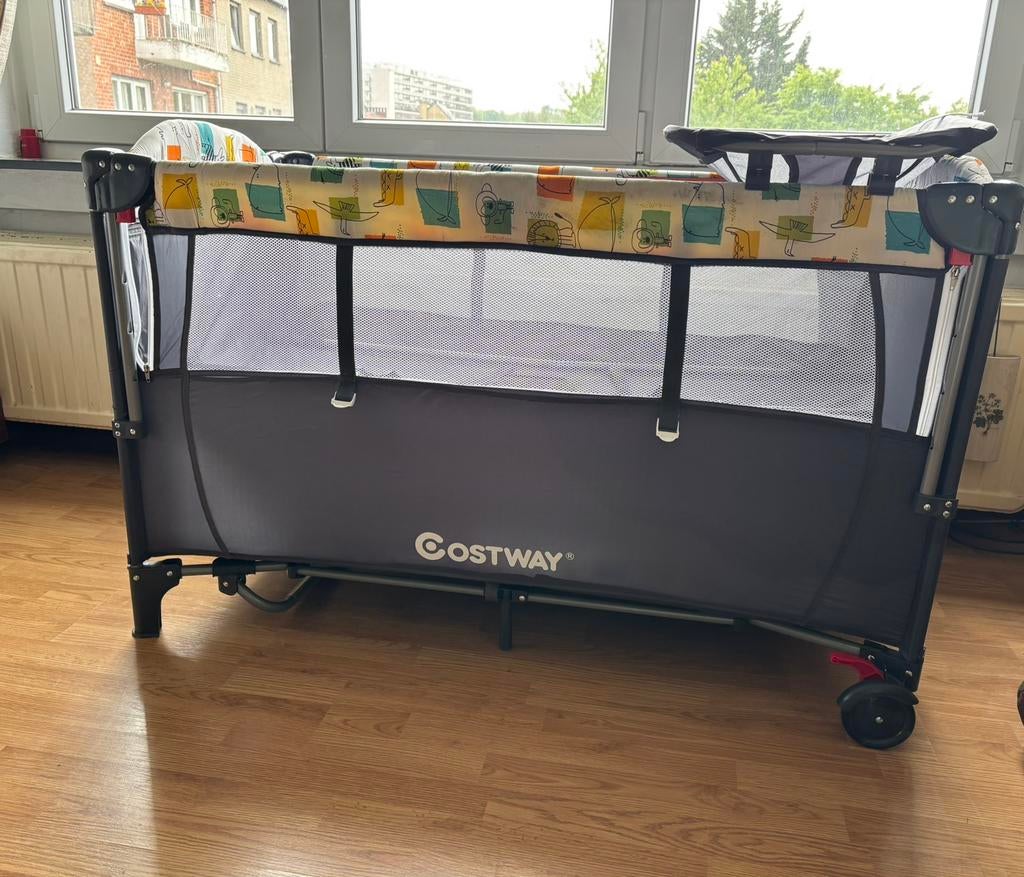 Superbe lit bébé Costway pliable pratique table à langer, Enlèvement, Comme neuf, Lit